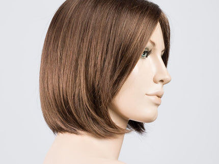 Peluca Young Mono Part de Ellen Wille, color Chocolate Mix, vista lateral en maniquí