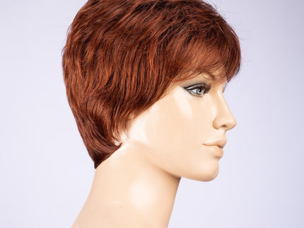 Peluca Zizi de Ellen Wille, color Auburn Mix, vista lateral en maniquí