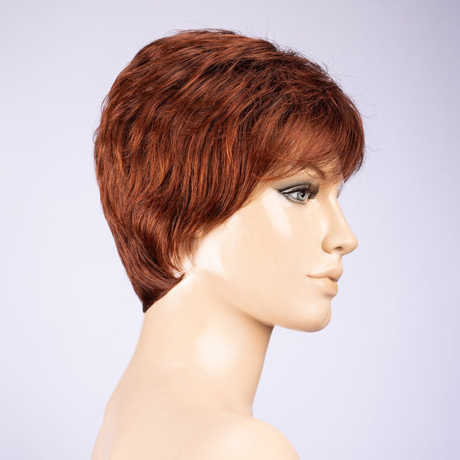 Peluca Zizi de Ellen Wille, color Auburn Mix, vista lateral en maniquí