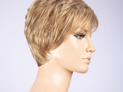 Peluca Zizi de Ellen Wille, color Caramel Mix, vista lateral en maniquí