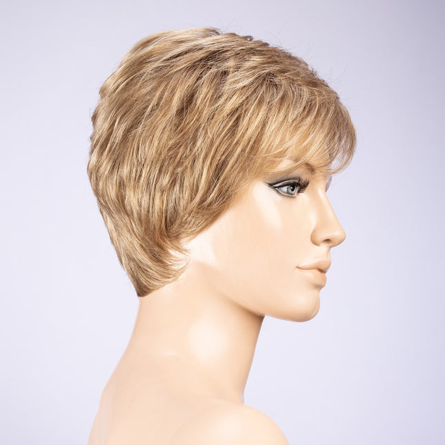 Peluca Zizi de Ellen Wille, color Caramel Mix, vista lateral en maniquí
