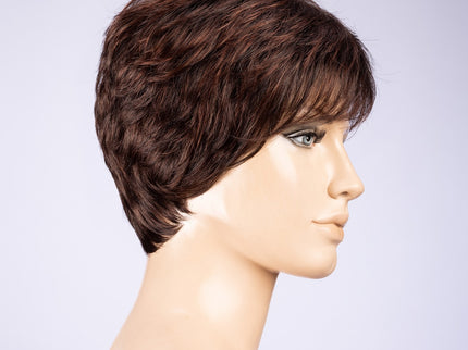 Peluca Zizi de Ellen Wille, color Darkauburn Mix, vista lateral en maniquí