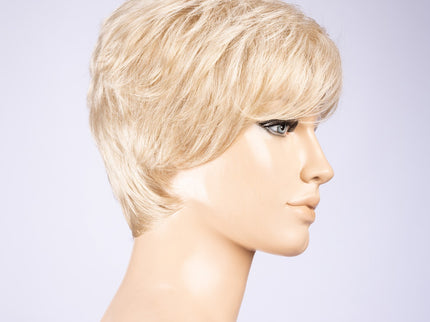 Peluca Zizi de Ellen Wille, color Lightchampagne Mix, vista lateral en maniquí