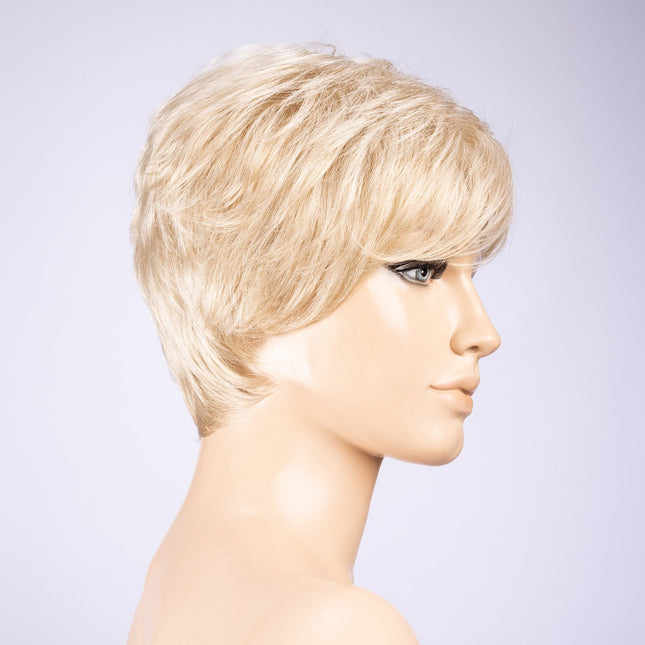 Peluca Zizi de Ellen Wille, color Lightchampagne Mix, vista lateral en maniquí
