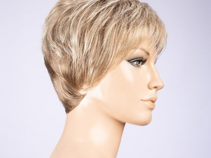 Peluca Zizi de Ellen Wille, color Sandyblonde Mix, vista lateral en maniquí