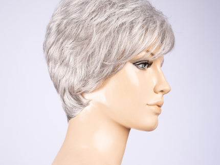 Peluca Zizi de Ellen Wille, color Silver Mix, vista lateral en maniquí