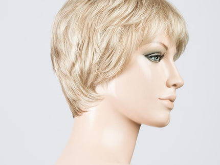 Peluca Carol de Ellen Wille, color Champagne Mix, vista lateral en maniquí