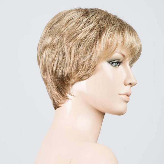 Peluca Carol de Ellen Wille, color Sandyblonde Mix, vista lateral en maniquí