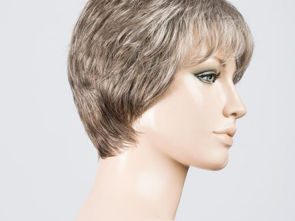 Peluca Carol de Ellen Wille, color Smoke Mix, vista lateral en maniquí