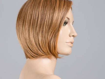Peluca Casey Mono Part de Ellen Wille, color Mango Lighted, en maniquí