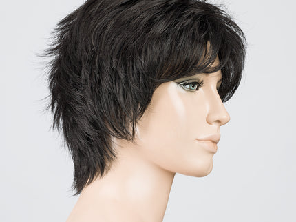 Peluca Click de Ellen Wille, color Black, vista lateral en maniquí