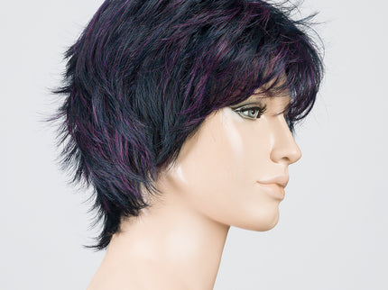 Peluca Click de Ellen Wille, color Black Violet, vista lateral en maniquí