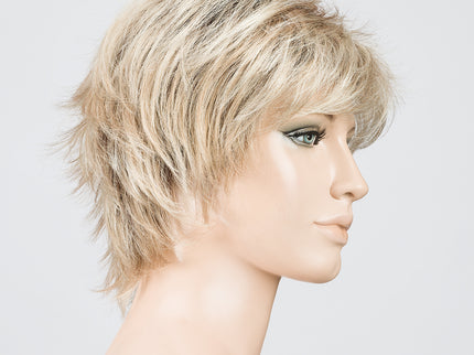 Peluca Click de Ellen Wille, color Champagne Rooted, vista lateral en maniquí