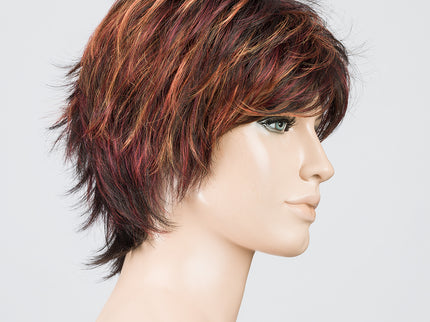 Peluca Click de Ellen Wille, color Fire Mix, vista lateral en maniquí
