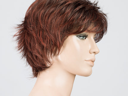 Peluca Click de Ellen Wille, color Hotchilli Mix, vista lateral en maniquí