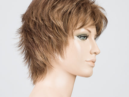 Peluca Click de Ellen Wille, color Hotmocca Mix, vista lateral en maniquí