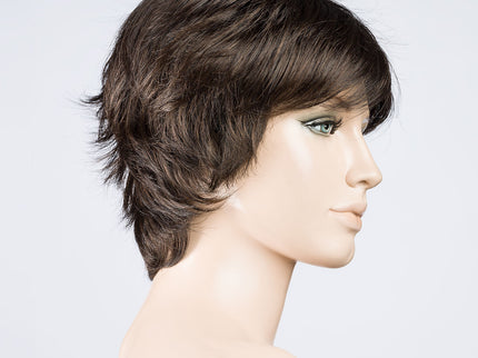 Peluca Club 10 de Ellen Wille, color Espresso Mix, vista lateral en maniquí