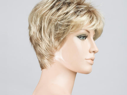 Peluca Coco de Ellen Wille, color Champagne Rooted, vista lateral en maniquí