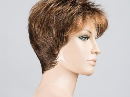 Peluca Coco de Ellen Wille, color Hazelnut Mix, vista lateral en maniquí
