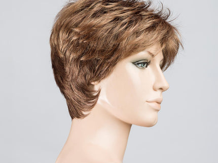 Peluca Coco de Ellen Wille, color Mocca Rooted, vista lateral en maniquí