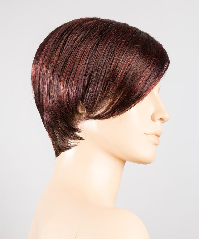 Peluca Disc Mono Part de Ellen Wille, color Aubergine Mix, vista lateral en maniquí