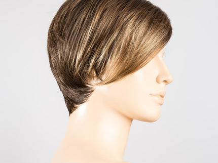 Peluca Disc Mono Part de Ellen Wille, color Coffeebrown Lighted, vista lateral en maniquí