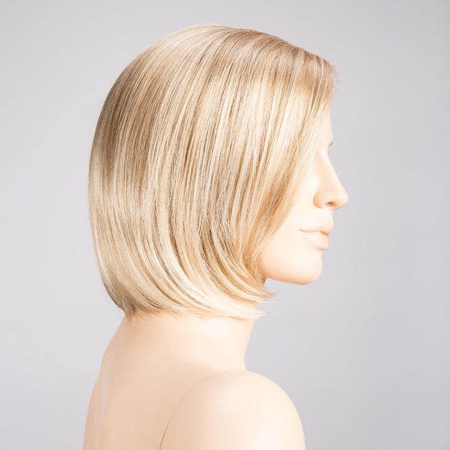 Peluca Elite Mono Part de Ellen Wille, color Champagne Mix, vista lateral en maniquí