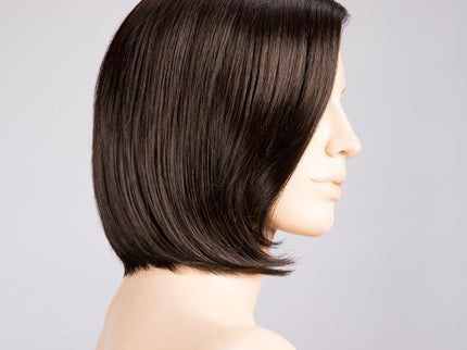 Peluca Elite Mono Part de Ellen Wille, color Espresso Mix, vista lateral en maniquí