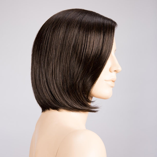Peluca Elite Mono Part de Ellen Wille, color Espresso Mix, vista lateral en maniquí