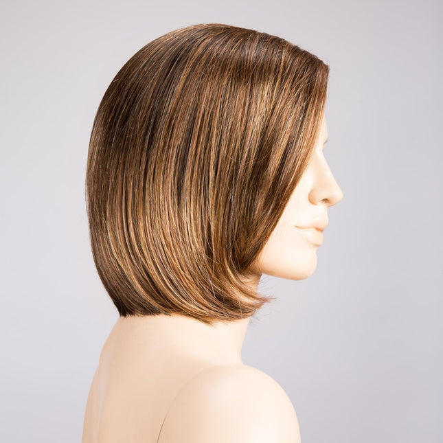 Peluca Elite Mono Part de Ellen Wille, color Hazelnut Mix, vista lateral en maniquí