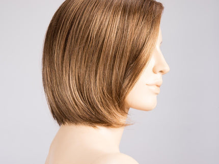 Peluca Elite Mono Part de Ellen Wille, color Mocca Mix, vista lateral en maniquí