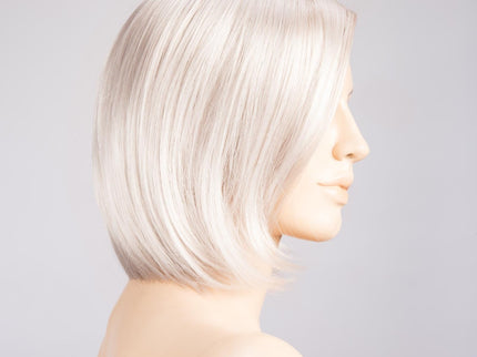 Peluca Elite Mono Part de Ellen Wille, color Silver Mix, vista lateral en maniquí