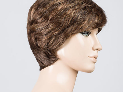 Peluca Estate Mono de Ellen Wille, color Hazelnut Mix, vista lateral en maniquí