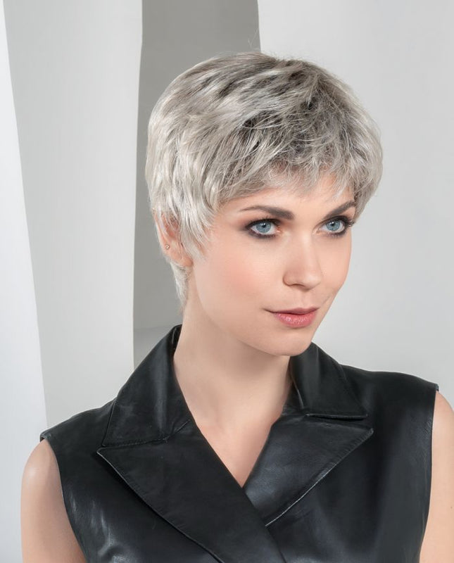 Peluca de pelo sintético con canas