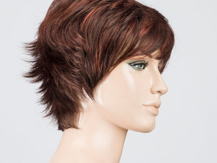 Peluca Flip Mono de Ellen Wille, color Darkauburn Rooted, vista lateral en maniquí
