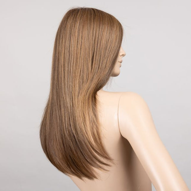 Peluca Mirage Deluxe de Ellen Wille, color Mocca Rooted, vista posterior y lateral en maniquí