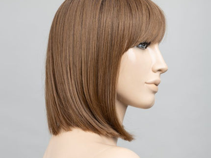 Peluca Miss Comfort de Ellen Wille en Almondbrown Rooted, vista lateral en maniquí