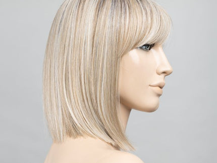 Peluca Miss Comfort de Ellen Wille en Pearlblonde Rooted, vista lateral en maniquí
