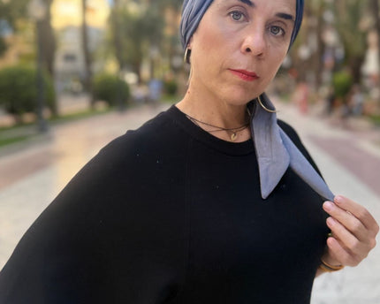 Pañuelo oncológico Martina Grafito Carla Bedia — fotografía 1