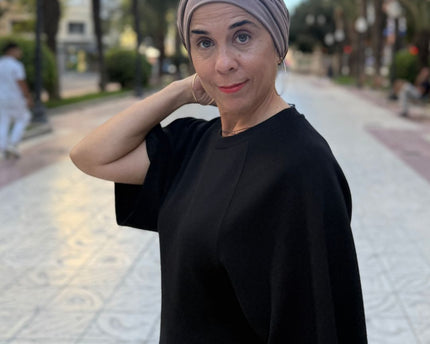 Pañuelo oncológico Martina Taupe Carla Bedia — fotografía 9