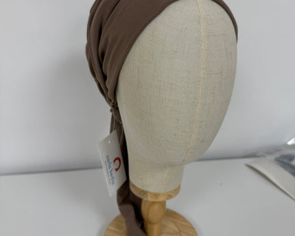 Pañuelo oncológico Martina Taupe Carla Bedia — fotografía 10