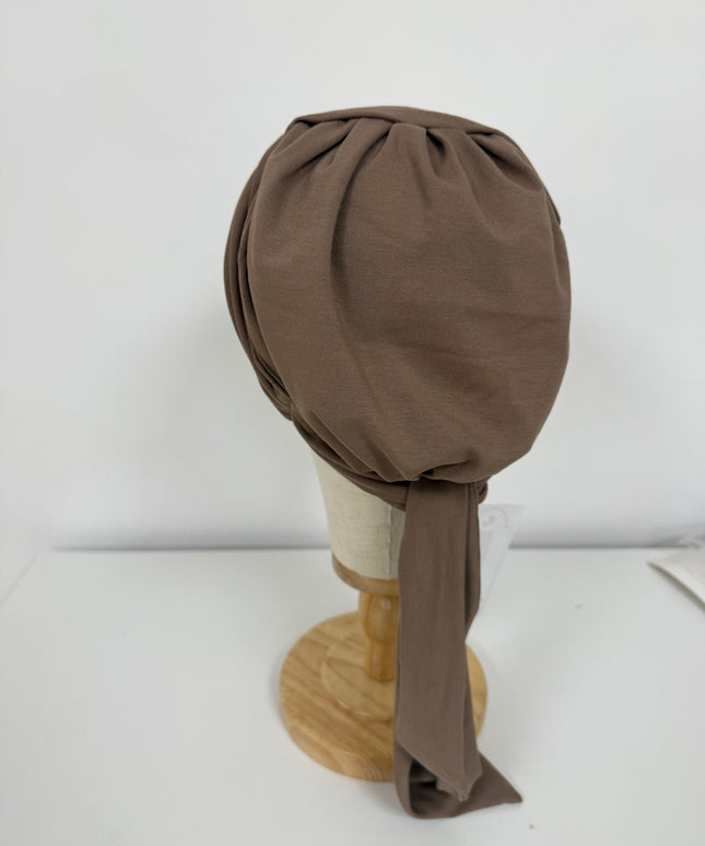 Pañuelo oncológico Martina Taupe Carla Bedia — fotografía 12