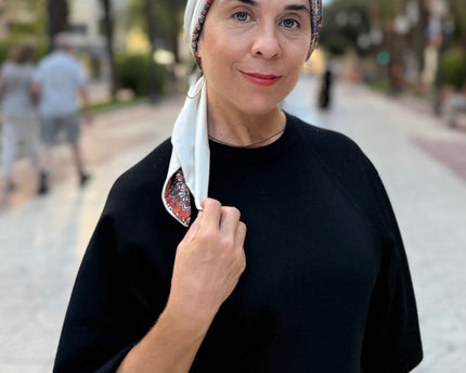 Pañuelo oncológico Zoe Bambú Cachemira Marfil Carla Bedia — fotografía 2