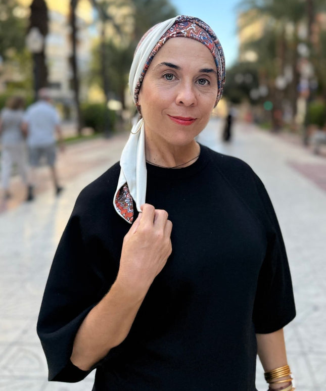 Pañuelo oncológico Zoe Bambú Cachemira Marfil Carla Bedia — fotografía 2
