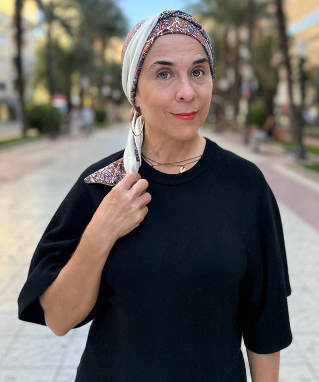 Pañuelo oncológico Zoe Bambú Cachemira Marfil Carla Bedia — fotografía 3
