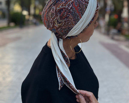 Pañuelo oncológico Zoe Bambú Cachemira Marfil Carla Bedia — fotografía 10