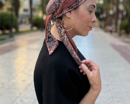 Pañuelo oncológico Zoe Bambú Cachemira Teja Carla Bedia — fotografía 4