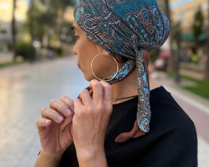 Pañuelo oncológico Zoe Bambú Cachemira Turquesa Carla Bedia — fotografía 1