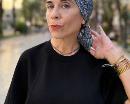 Pañuelo oncológico Zoe Bambú Cachemira Turquesa Carla Bedia — fotografía 3