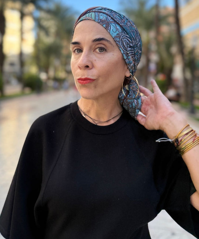 Pañuelo oncológico Zoe Bambú Cachemira Turquesa Carla Bedia — fotografía 3